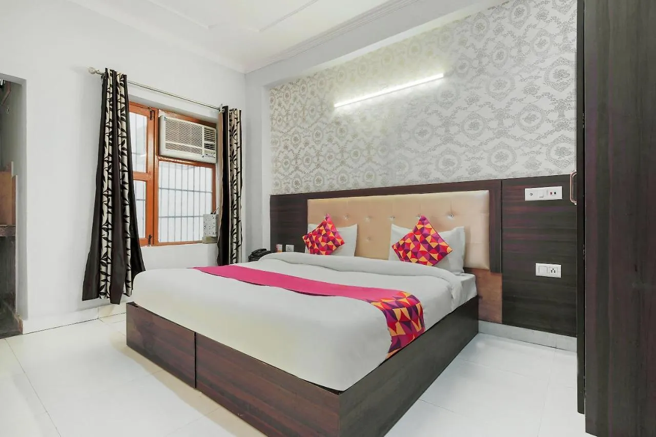 Отель Oyo 28264 Chirag House Гургаон 3*,  Индия